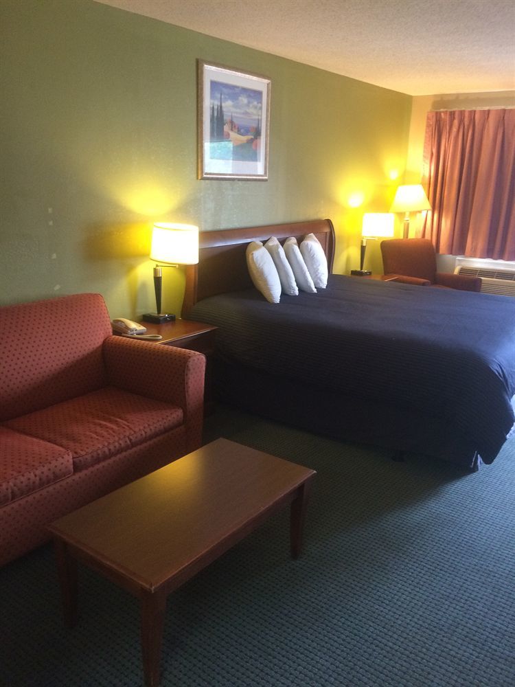 Hotel Express Anniston/Oxford Buitenkant foto