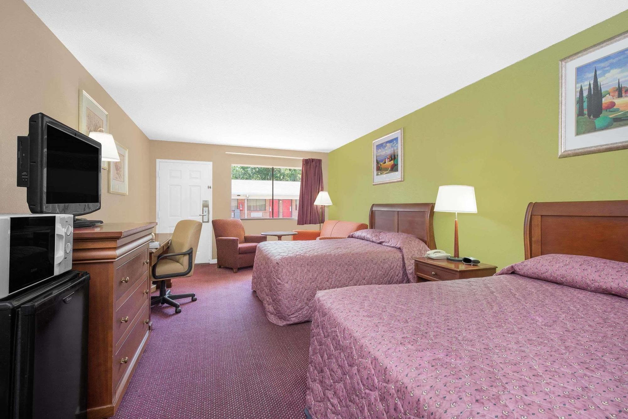 Hotel Express Anniston/Oxford Buitenkant foto