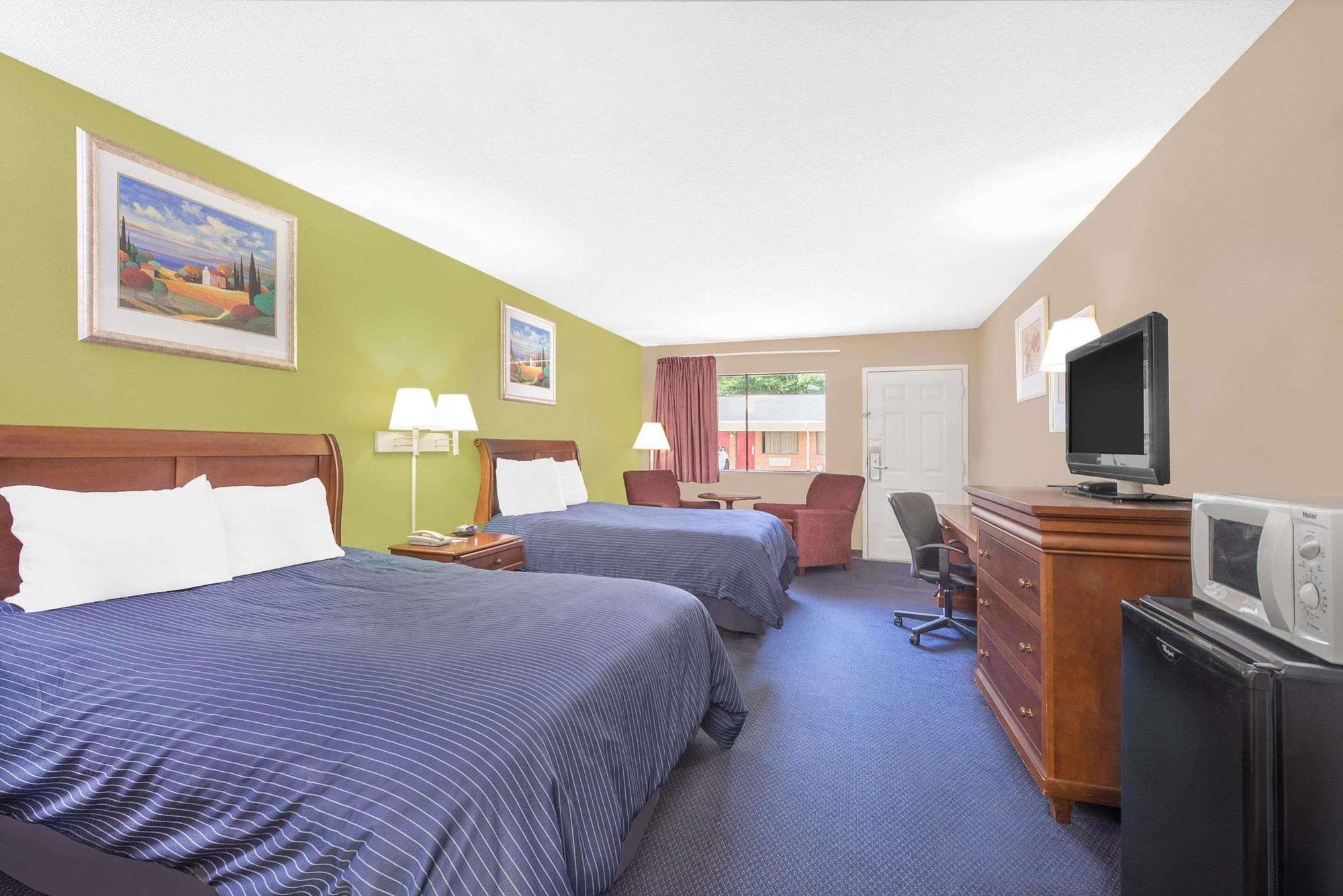 Hotel Express Anniston/Oxford Buitenkant foto